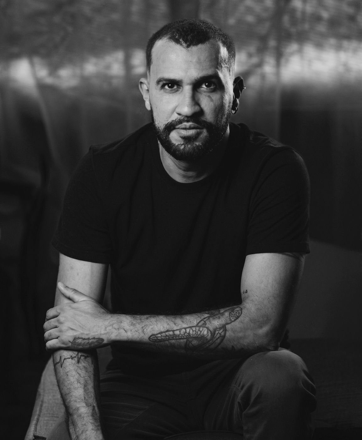 Retrato de Igor Vinagre em preto e branco